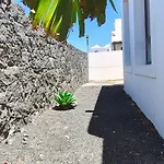Villa Lanzarote Clocló - Private Heated Pool, Wifi, Private Parking *