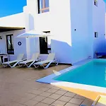 Villa Lanzarote Clocló - Private Heated Pool, Wifi, Private Parking