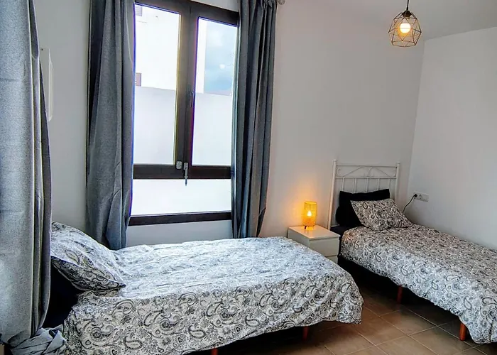 Lanzarote Cloclo - Private Heated Pool, Wifi, Private Parking