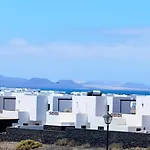 Lanzarote Cloclo - Private Heated Pool, Wifi, Private Parking Вилла