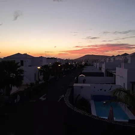 Lanzarote Cloclo - Private Heated Pool, Wifi, Private Parking Villa Playa Blanca