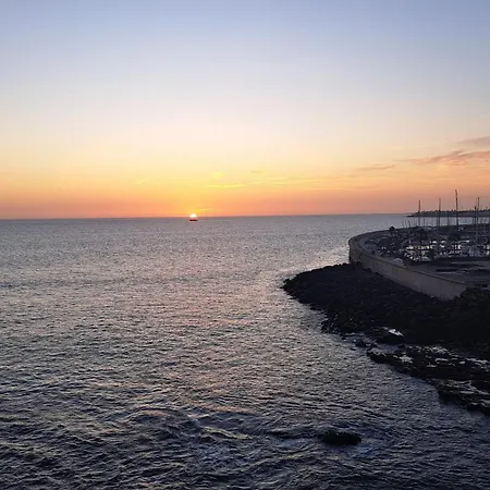 Lanzarote Cloclo - Private Heated Pool, Wifi, Private Parking