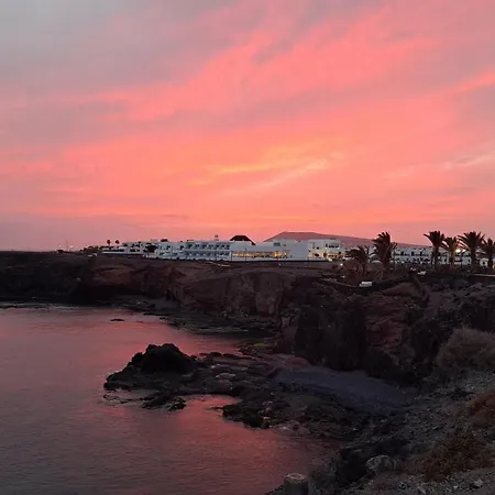 Lanzarote Cloclo - Private Heated Pool, Wifi, Private Parking *