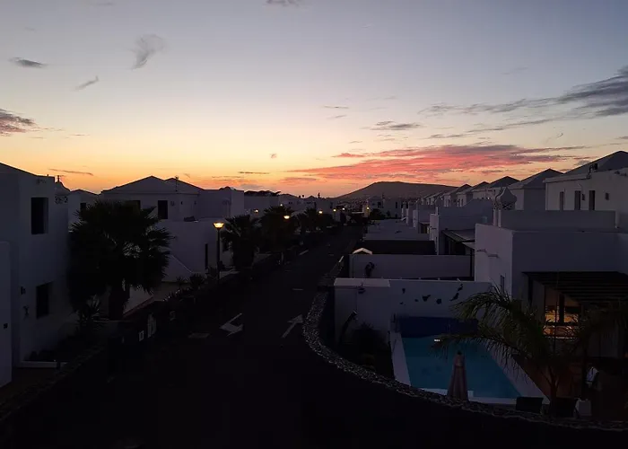 Lanzarote Cloclo - Private Heated Pool, Wifi, Private Parking Villa Playa Blanca