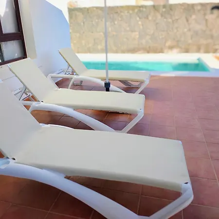 Lanzarote Cloclo - Private Heated Pool, Wifi, Private Parking * Playa Blanca